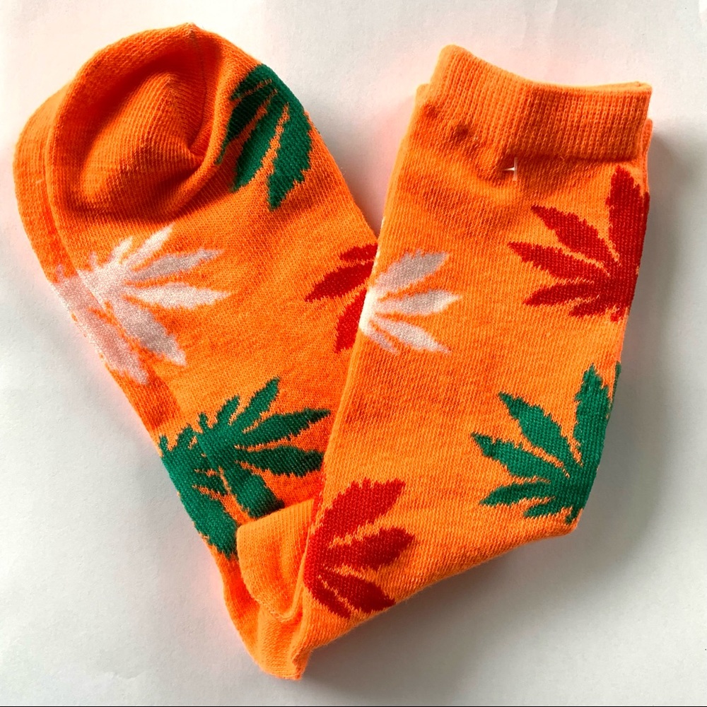 NEW Marijuana leaf Cannabis Socks 420 Weed Flower